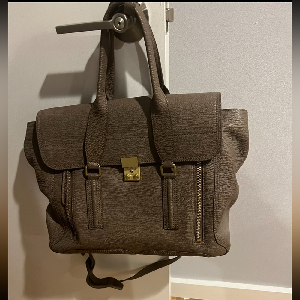 Nude leather bag